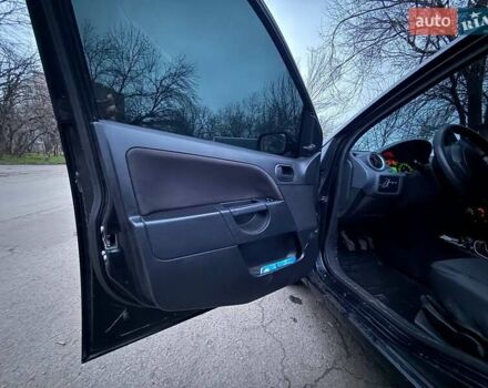 Чорний Форд Фієста, об'ємом двигуна 1.25 л та пробігом 246 тис. км за 4300 $, фото 17 на Automoto.ua