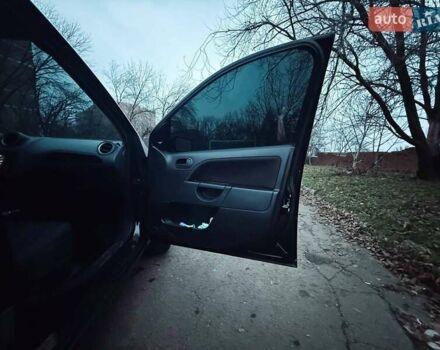 Чорний Форд Фієста, об'ємом двигуна 1.25 л та пробігом 246 тис. км за 4300 $, фото 5 на Automoto.ua