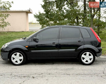 Черный Форд Фиеста, объемом двигателя 1.39 л и пробегом 112 тыс. км за 5899 $, фото 1 на Automoto.ua