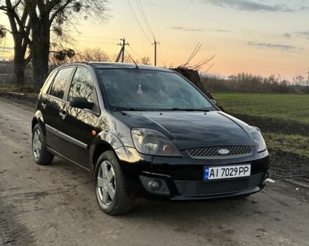 Черный Форд Фиеста, объемом двигателя 1.4 л и пробегом 250 тыс. км за 4000 $, фото 7 на Automoto.ua