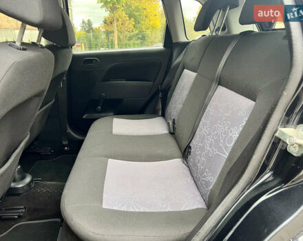 Чорний Форд Фієста, об'ємом двигуна 1.4 л та пробігом 215 тис. км за 3950 $, фото 17 на Automoto.ua