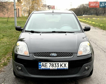 Черный Форд Фиеста, объемом двигателя 1.39 л и пробегом 112 тыс. км за 5899 $, фото 3 на Automoto.ua