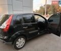 Черный Форд Фиеста, объемом двигателя 1.39 л и пробегом 400 тыс. км за 3300 $, фото 3 на Automoto.ua
