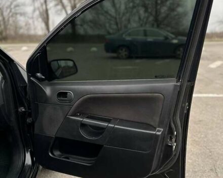 Чорний Форд Фієста, об'ємом двигуна 1.4 л та пробігом 260 тис. км за 3600 $, фото 3 на Automoto.ua