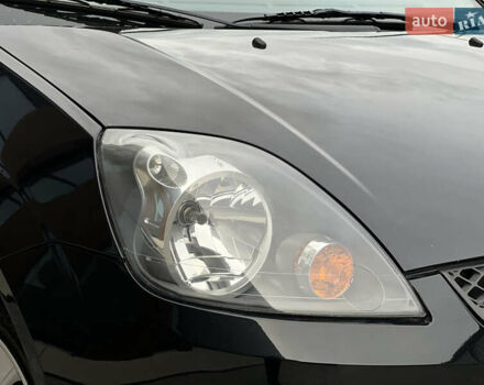 Черный Форд Фиеста, объемом двигателя 1.4 л и пробегом 184 тыс. км за 4750 $, фото 5 на Automoto.ua