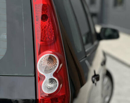 Черный Форд Фиеста, объемом двигателя 1.4 л и пробегом 184 тыс. км за 4750 $, фото 19 на Automoto.ua