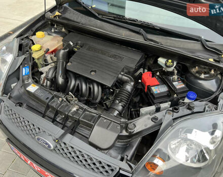 Черный Форд Фиеста, объемом двигателя 1.4 л и пробегом 184 тыс. км за 4750 $, фото 71 на Automoto.ua