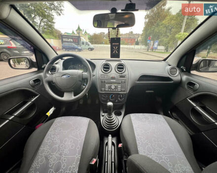 Чорний Форд Фієста, об'ємом двигуна 1.4 л та пробігом 215 тис. км за 3950 $, фото 14 на Automoto.ua