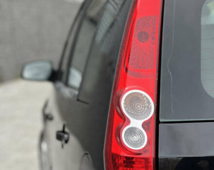 Черный Форд Фиеста, объемом двигателя 1.4 л и пробегом 184 тыс. км за 4750 $, фото 14 на Automoto.ua