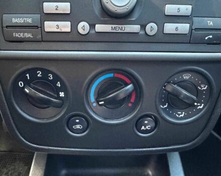 Черный Форд Фиеста, объемом двигателя 1.4 л и пробегом 137 тыс. км за 3440 $, фото 17 на Automoto.ua