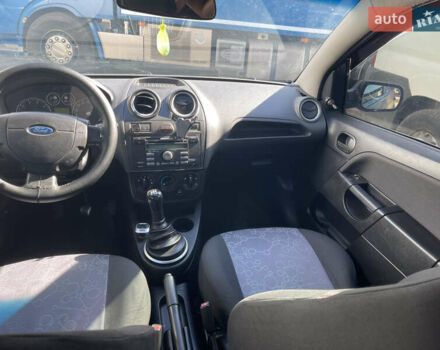 Черный Форд Фиеста, объемом двигателя 1.39 л и пробегом 337 тыс. км за 2600 $, фото 11 на Automoto.ua