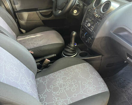 Черный Форд Фиеста, объемом двигателя 1.39 л и пробегом 337 тыс. км за 2600 $, фото 13 на Automoto.ua