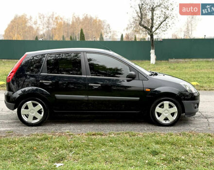 Черный Форд Фиеста, объемом двигателя 1.39 л и пробегом 112 тыс. км за 5899 $, фото 5 на Automoto.ua