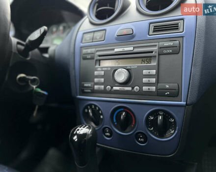 Черный Форд Фиеста, объемом двигателя 1.4 л и пробегом 184 тыс. км за 4750 $, фото 58 на Automoto.ua