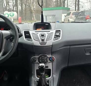 Черный Форд Фиеста, объемом двигателя 1.24 л и пробегом 160 тыс. км за 5600 $, фото 9 на Automoto.ua