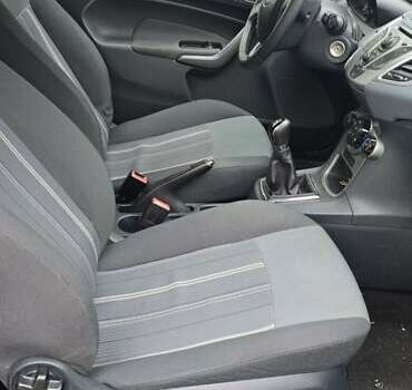 Черный Форд Фиеста, объемом двигателя 1.24 л и пробегом 160 тыс. км за 5600 $, фото 7 на Automoto.ua