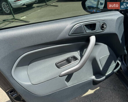 Черный Форд Фиеста, объемом двигателя 1.4 л и пробегом 278 тыс. км за 5490 $, фото 10 на Automoto.ua