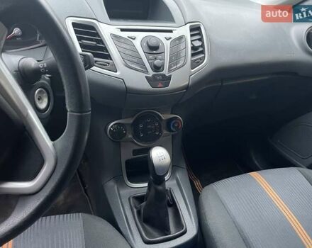 Черный Форд Фиеста, объемом двигателя 1.4 л и пробегом 147 тыс. км за 5242 $, фото 2 на Automoto.ua