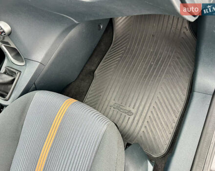 Чорний Форд Фієста, об'ємом двигуна 1.4 л та пробігом 150 тис. км за 6199 $, фото 44 на Automoto.ua