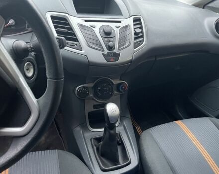 Черный Форд Фиеста, объемом двигателя 1.4 л и пробегом 147 тыс. км за 5254 $, фото 6 на Automoto.ua