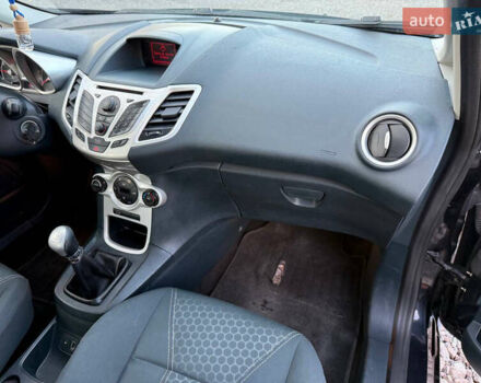 Чорний Форд Фієста, об'ємом двигуна 1.56 л та пробігом 280 тис. км за 5900 $, фото 44 на Automoto.ua