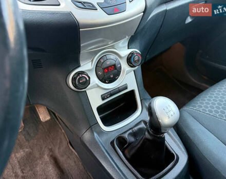 Чорний Форд Фієста, об'ємом двигуна 1.56 л та пробігом 280 тис. км за 5900 $, фото 30 на Automoto.ua