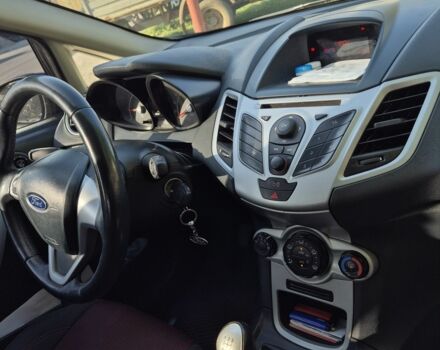 Чорний Форд Фієста, об'ємом двигуна 1 л та пробігом 145 тис. км за 7000 $, фото 4 на Automoto.ua