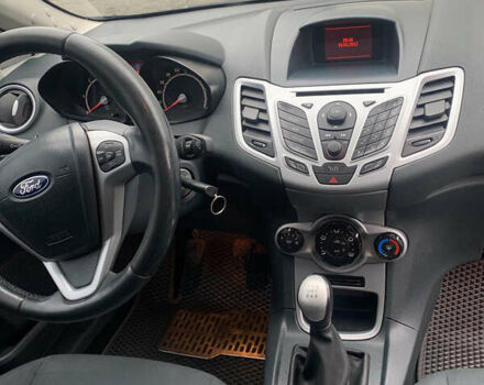 Черный Форд Фиеста, объемом двигателя 1.56 л и пробегом 322 тыс. км за 6200 $, фото 12 на Automoto.ua