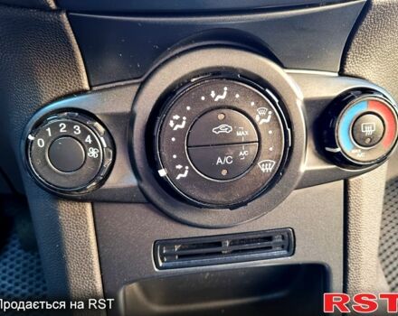 Черный Форд Фиеста, объемом двигателя 1 л и пробегом 146 тыс. км за 5500 $, фото 4 на Automoto.ua