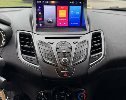 Чорний Форд Фієста, об'ємом двигуна 1 л та пробігом 131 тис. км за 8200 $, фото 10 на Automoto.ua