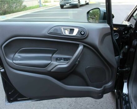 Черный Форд Фиеста, объемом двигателя 1.6 л и пробегом 79 тыс. км за 7450 $, фото 6 на Automoto.ua