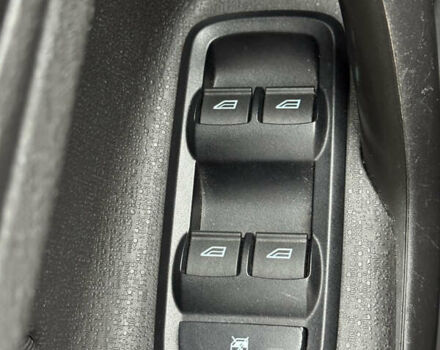 Черный Форд Фиеста, объемом двигателя 1.6 л и пробегом 85 тыс. км за 8500 $, фото 18 на Automoto.ua