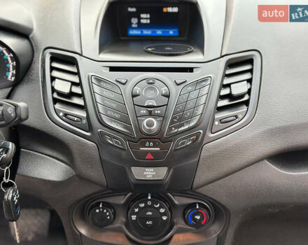 Черный Форд Фиеста, объемом двигателя 1.6 л и пробегом 298 тыс. км за 6500 $, фото 19 на Automoto.ua