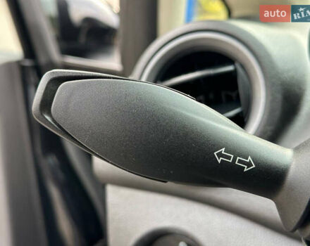 Черный Форд Фиеста, объемом двигателя 1.6 л и пробегом 298 тыс. км за 6500 $, фото 14 на Automoto.ua