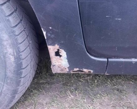 Черный Форд Фиеста, объемом двигателя 1.3 л и пробегом 280 тыс. км за 2500 $, фото 1 на Automoto.ua