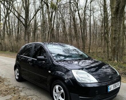 Черный Форд Фиеста, объемом двигателя 1.3 л и пробегом 260 тыс. км за 3600 $, фото 1 на Automoto.ua