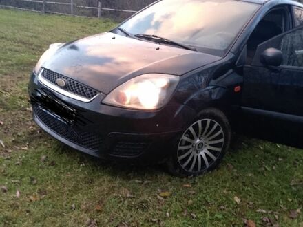 Черный Форд Фиеста, объемом двигателя 1.3 л и пробегом 230 тыс. км за 2500 $, фото 1 на Automoto.ua