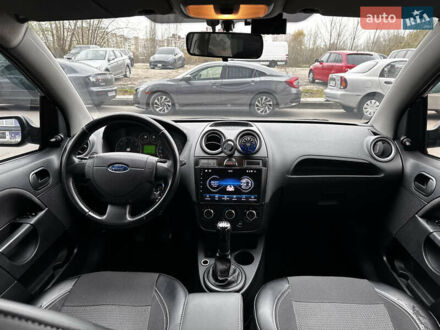 Черный Форд Фиеста, объемом двигателя 1.34 л и пробегом 265 тыс. км за 3700 $, фото 1 на Automoto.ua