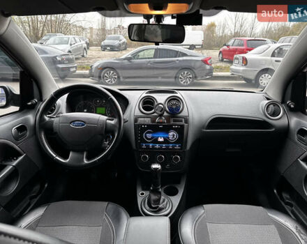 Черный Форд Фиеста, объемом двигателя 1.34 л и пробегом 265 тыс. км за 3700 $, фото 1 на Automoto.ua