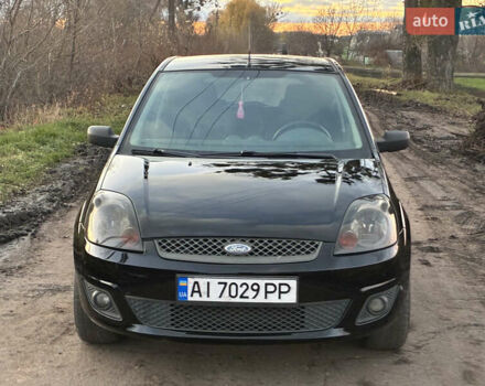 Черный Форд Фиеста, объемом двигателя 1.4 л и пробегом 270 тыс. км за 3250 $, фото 1 на Automoto.ua