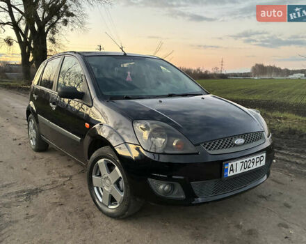 Черный Форд Фиеста, объемом двигателя 1.4 л и пробегом 270 тыс. км за 3600 $, фото 1 на Automoto.ua