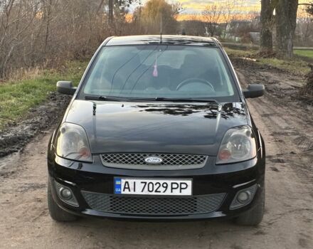 Черный Форд Фиеста, объемом двигателя 1.4 л и пробегом 250 тыс. км за 4000 $, фото 1 на Automoto.ua