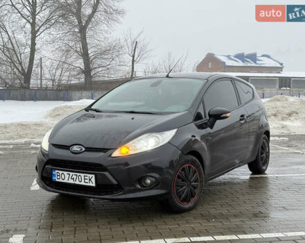 Черный Форд Фиеста, объемом двигателя 1.6 л и пробегом 213 тыс. км за 3999 $, фото 1 на Automoto.ua