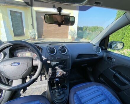 Фиолетовый Форд Фиеста, объемом двигателя 1.3 л и пробегом 217 тыс. км за 3500 $, фото 5 на Automoto.ua