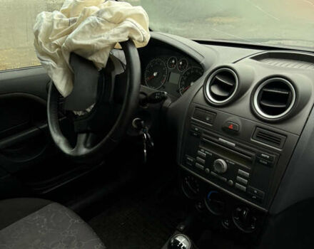 Форд Фиеста 2006 в Запорожье на Automoto.ua Фиолетовый Форд Фиеста, объемом двигателя 1.39 л и пробегом 157 тыс. км за 1800 $, фото 10 на Automoto.ua