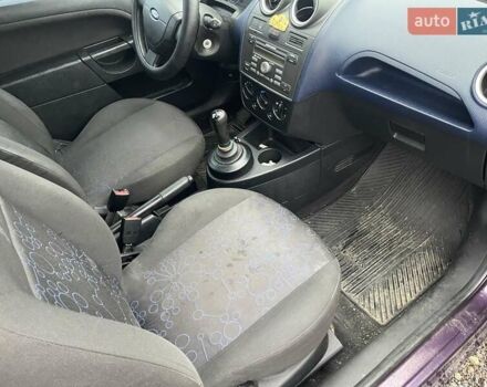 Фиолетовый Форд Фиеста, объемом двигателя 1.4 л и пробегом 250 тыс. км за 2100 $, фото 12 на Automoto.ua