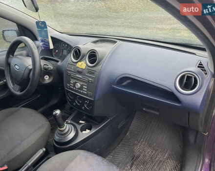 Фиолетовый Форд Фиеста, объемом двигателя 1.4 л и пробегом 210 тыс. км за 2200 $, фото 14 на Automoto.ua