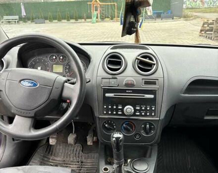 Фіолетовий Форд Фієста, об'ємом двигуна 1.3 л та пробігом 221 тис. км за 2600 $, фото 5 на Automoto.ua