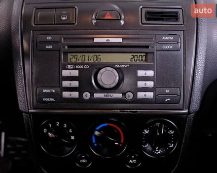 Фиолетовый Форд Фиеста, объемом двигателя 1.4 л и пробегом 144 тыс. км за 4900 $, фото 18 на Automoto.ua