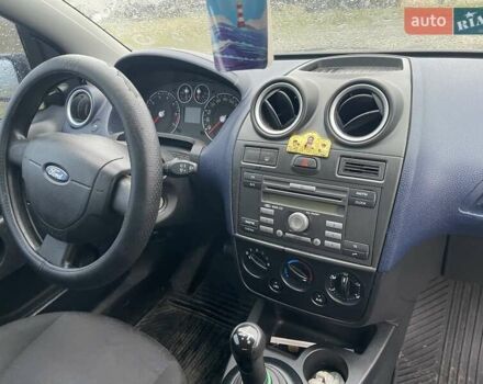 Фиолетовый Форд Фиеста, объемом двигателя 1.4 л и пробегом 250 тыс. км за 2100 $, фото 10 на Automoto.ua